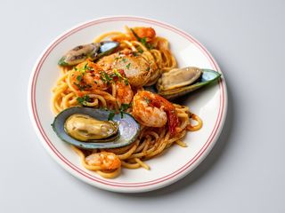 Удон з морепродуктами в соусі том ям