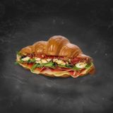 Круасан з хамоном, сиром Моцарела та в'яленими томатами (154г)