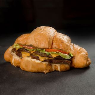 Круасан Дабл Чизбургер з соусом Гострим (325г)