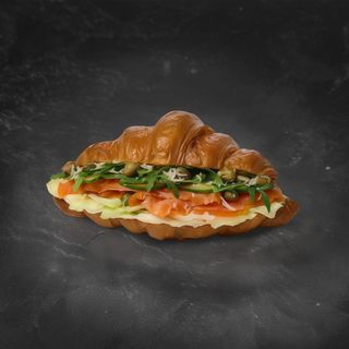 Круасан з лососем та каперсами (171г)