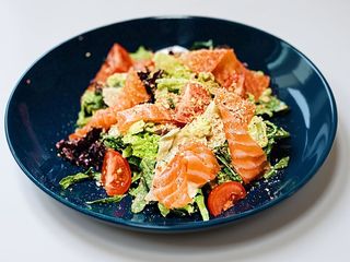 Гучін салат з лососем (245г)