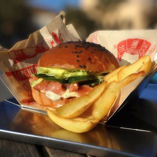 Бургер з лососем(320\70г)