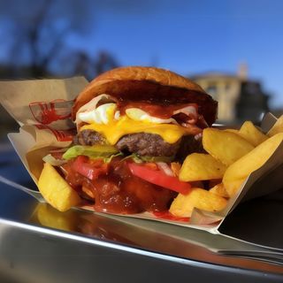 Бургер яловичий у житній булці (430\70г)