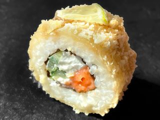 Лосось лайм в темпурі рол