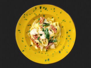 Паста з шинкою та печерицями паста