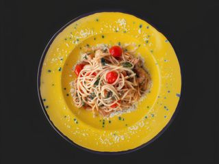 З курчам та томатами чері паста