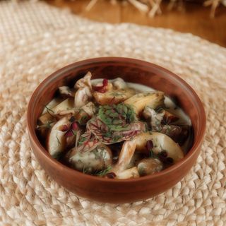 Молода картопля у сметані з лисичками (270 г)