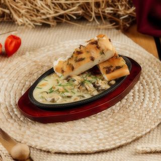 Мідії у вершковому соусі з паляницею (280 г)