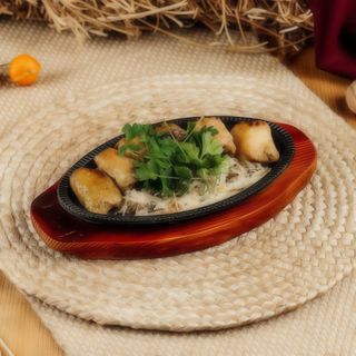 Запечені м'ясні голубці з грибним соусом (300 г)