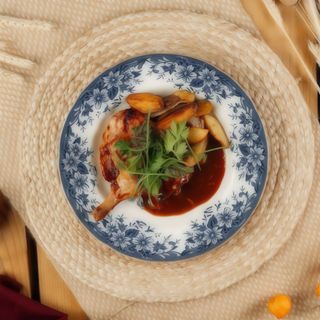 Половинка курча з картоплею та білими грибами (400 г)