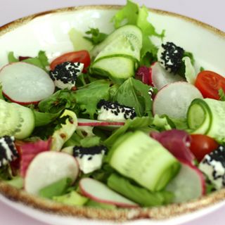 Салат весняний з фетою (200г)