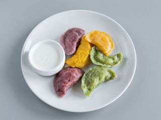 Кольорові варенички з картоплею (200/50г)