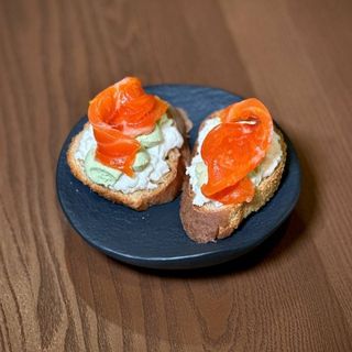 Тапас з слабосоленим лососем