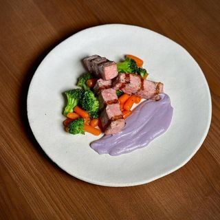 Тунець з соусом Violet