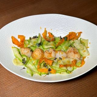 Гребінці з шпинатним пюре та маринованим цукіні