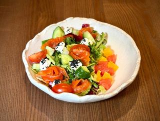 Салат з гравлаксом із форелі