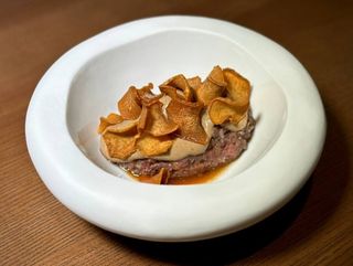 Тартар з яловичини з кремом із фінського хліба