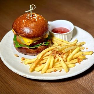 Бургер з копченим курчам