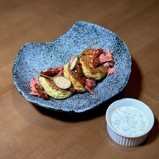 Сирники з моцарелою та ростбіфом