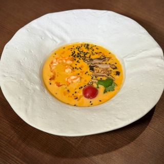 Том Ям з креветками та рисовою локшиною