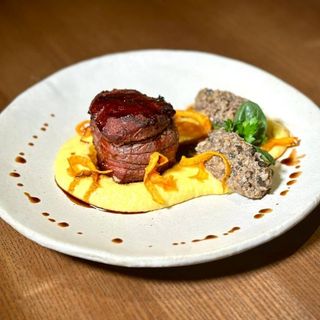 Філе міньйон з полентою