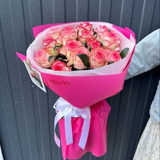 Ніжний букет із 13 рожевих троянд