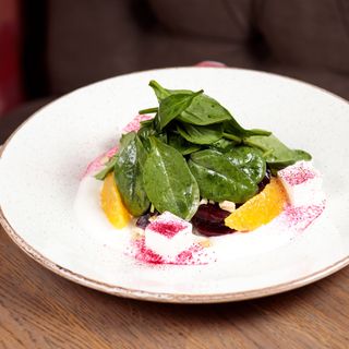 Салат з печеним буряком та грецьким йогуртом (220г)