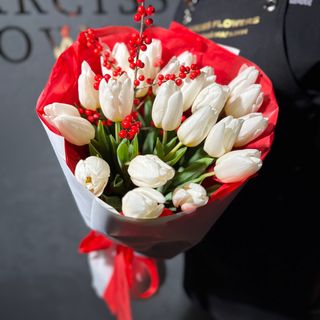 21 білий тюльпан ілекс