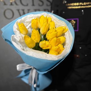 19 жовтих тюльпанів