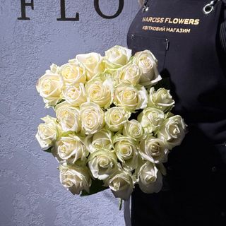 35 троянд білих