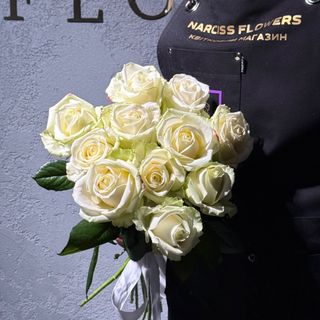 11 білих троянд