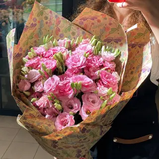19 рожевих еустом у пакуванні