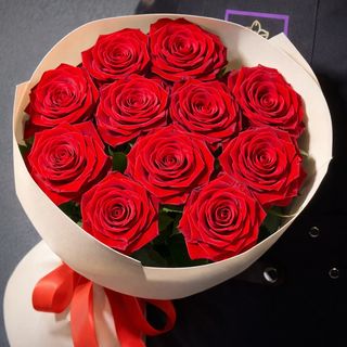 11 троянд кохання