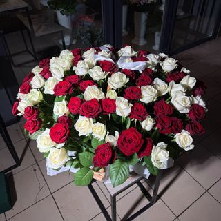 Кошик червоне та біле