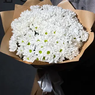 15 ромашкових хризантем у крафті