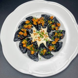 ВАРЕНИКИ З ЧОРНИЛАМИ КАРАКАТИЦІ