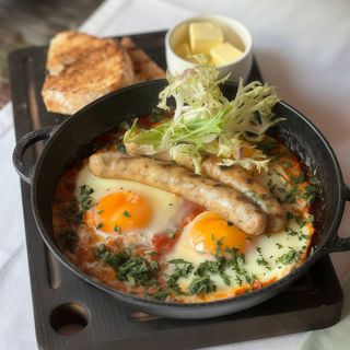 ШАКШУКА З КОВБАСКАМИ ГРИЛЬ