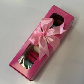 Подарункова коробочка класичних макарон 6шт
