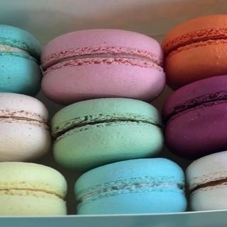 Коробочка класичних макарон 9шт