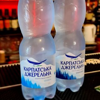 Вода мінеральна  500 мл  ( газована )