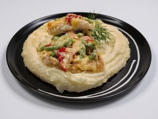 ФІЛЕ ХЕКА   під овочами  з твердим сиром та  картопляним пюре  - 380 гр.                                       