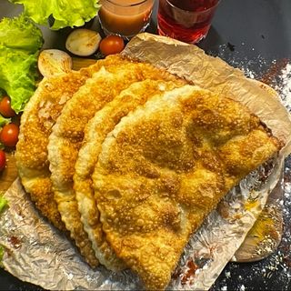 Чебурек з моцареллою