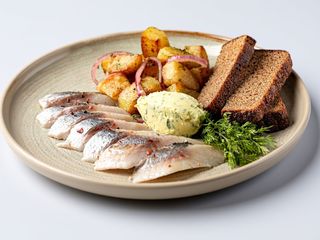 Оселедець з картоплею (100г)