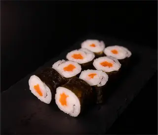 Макі з копченим лососем (115г)
