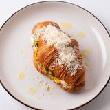 Круасан із сиром та кукурудзою