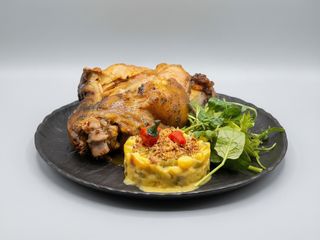 Рулька в медово-гірчичній глазурі.