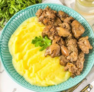 Картопляне пюре з курячою печінкою (400г)