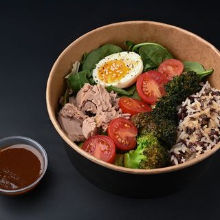 Боул з рисом, тунцем та овочами 290/30 г