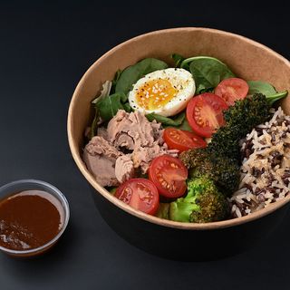 Боул з рисом, тунцем та овочами 290/30 г