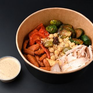 Боул овочевий з хумусом та індичим пастрамі 240/30 г